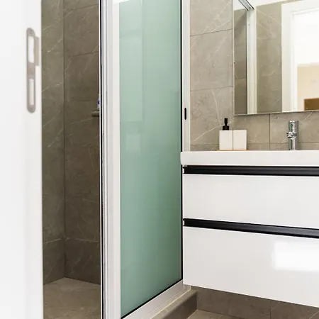 Guestready - Typical Experience In *